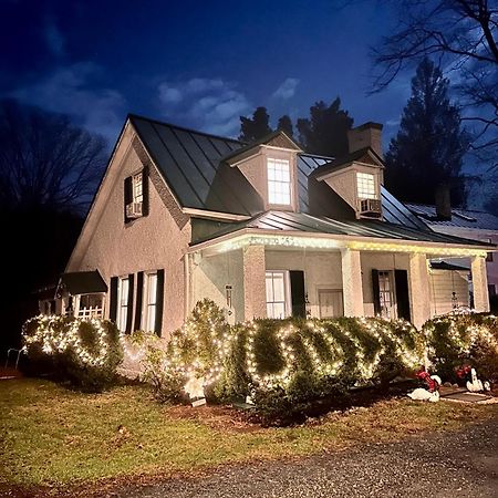 Across The Inn Entire Colonial House With Lovely Porch & Extremely Fast Wi-Fi Washington Экстерьер фото